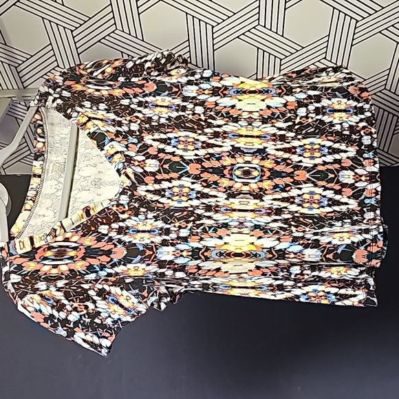 Anne Klein Sport Tops - Anne Klein Sport Brown, Peach & Blue Abstract V-Neck Short Sleeve Top